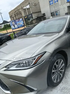 Lexus ES 2022 Gold