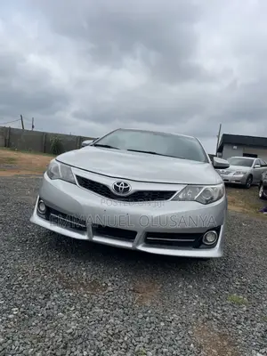 Toyota Camry SE 4dr Sedan (2.5L 4cyl 6A) 2014 Silver