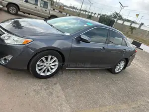 Toyota Camry XLE V6 4dr Sedan (3.5L 6cyl 6A) 2012 Gray