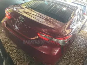 Toyota Camry 2018 Maroon