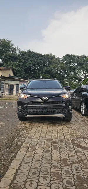 Toyota RAV4 XLE 4dr SUV AWD (2.5L 4cyl 6A) 2018 Black