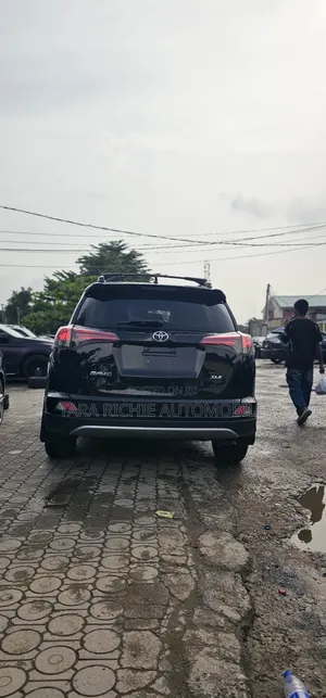 Toyota RAV4 XLE 4dr SUV AWD (2.5L 4cyl 6A) 2018 Black