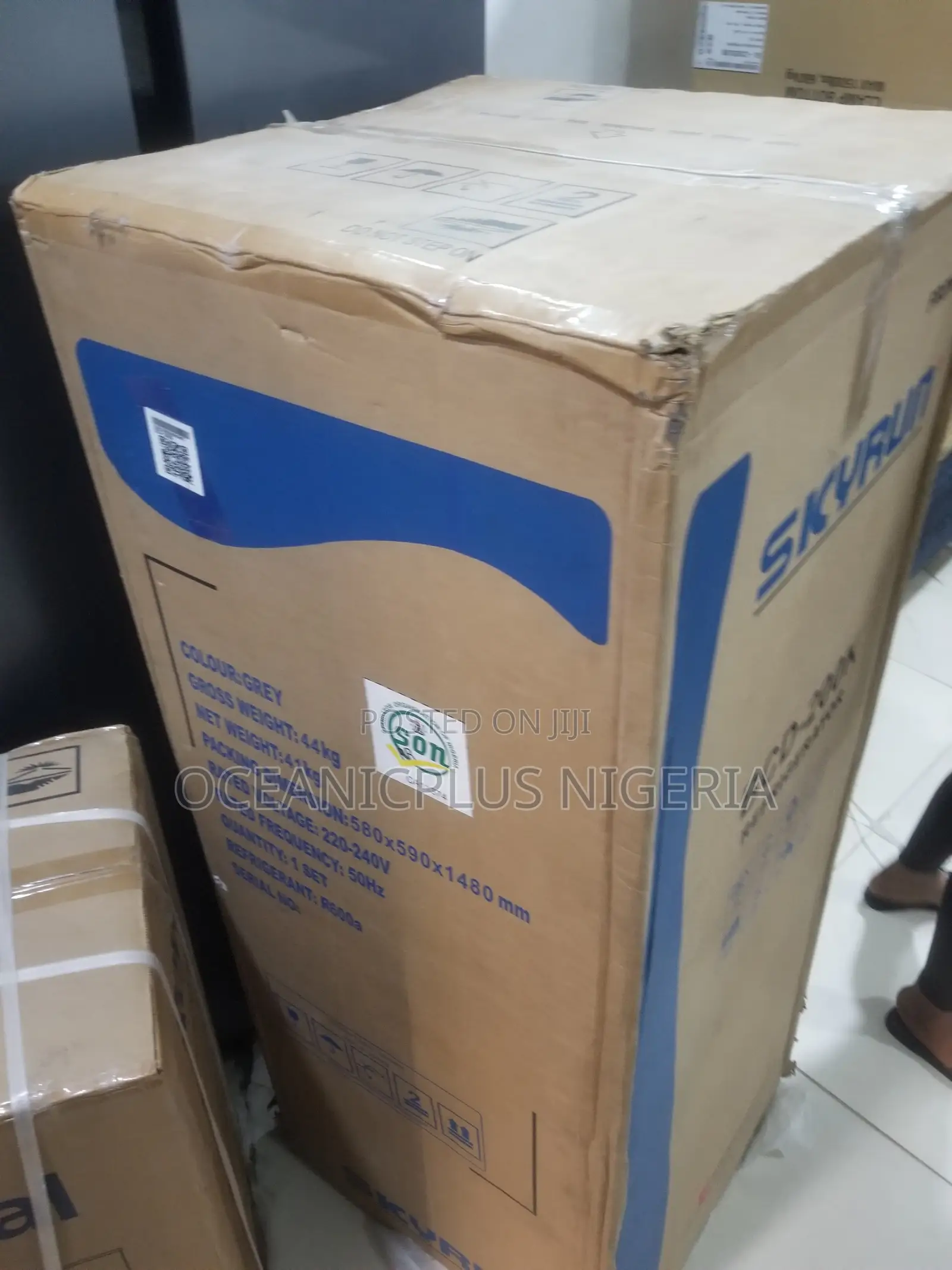 Skyrun BCD-200 Compact Refrigerator