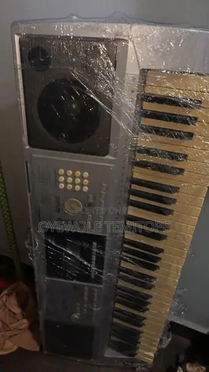C. Giant LP6210C 61-Key Electronic Keyboard