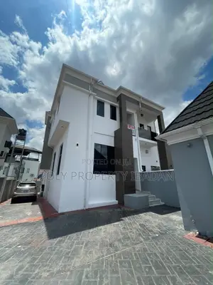 3bdrm Duplex in Kolapo Ishola, Akobo for rent