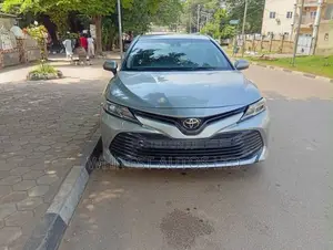 Toyota Camry LE FWD (2.5L 4cyl 8AM) 2018 Silver