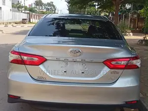 Toyota Camry LE FWD (2.5L 4cyl 8AM) 2018 Silver