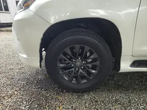 Lexus GX 2023 White