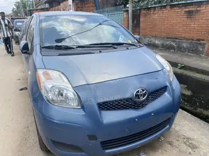 Toyota Yaris Base Hatchback 3dr 2010 Blue