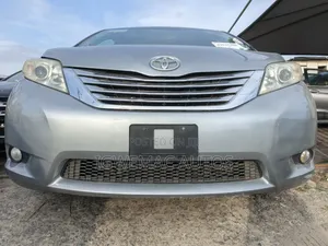 Toyota Sienna XLE 7 Passenger Mobility 2011 Silver