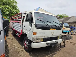 Toyota Dyna 400 3 Wipper Diesel Engine