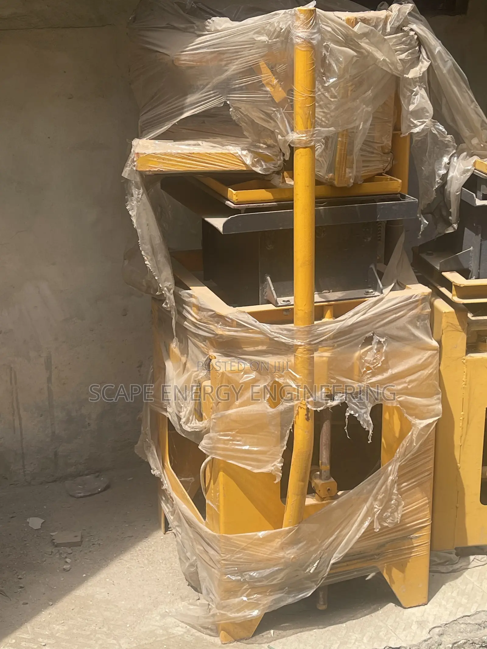 Single Block Moulding Machine