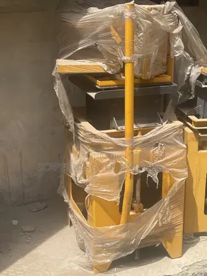 Single Block Moulding Machine