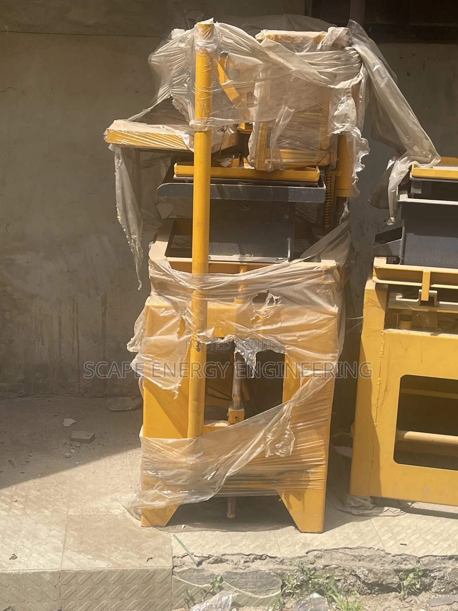 Single Block Moulding Machine