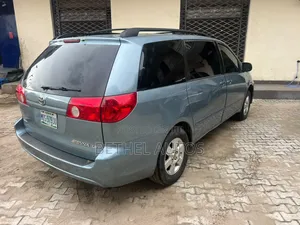 Toyota Sienna 2006 Blue