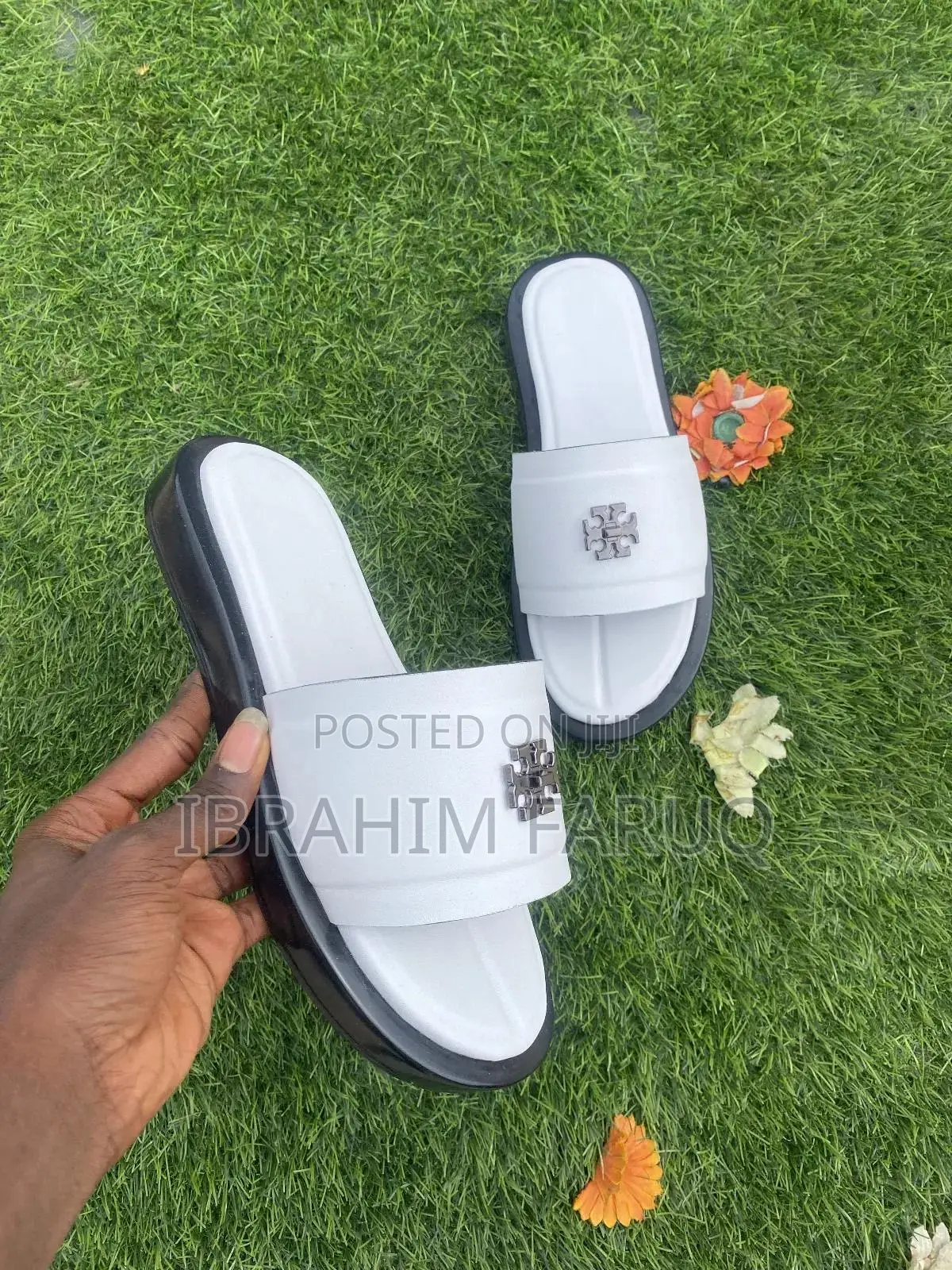 Footwear/Slides