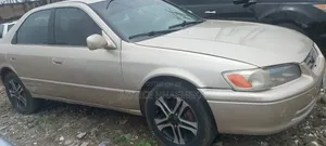 Toyota Camry 2000 Gold