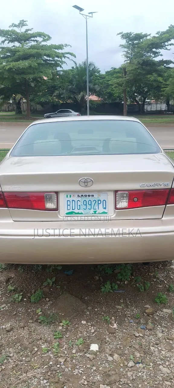 Toyota Camry 2000 Gold