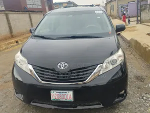 Toyota Sienna LE 7-Passenger 4dr Minivan AWD (3.5L 6cyl 6A) 2014 Black