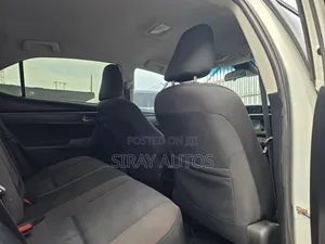 Toyota Corolla L (1.8L 4cyl 2A) 2019 White