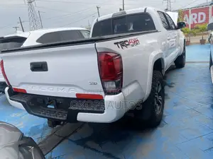 Toyota Tacoma 4dr Double Cab 2016 White