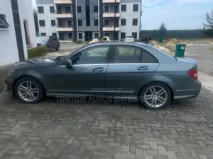 Mercedes-Benz C300 2011