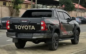 New Toyota Hilux 2026 Black