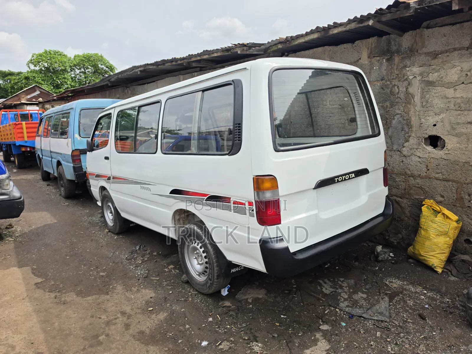 Toyota HiAce 2005 White