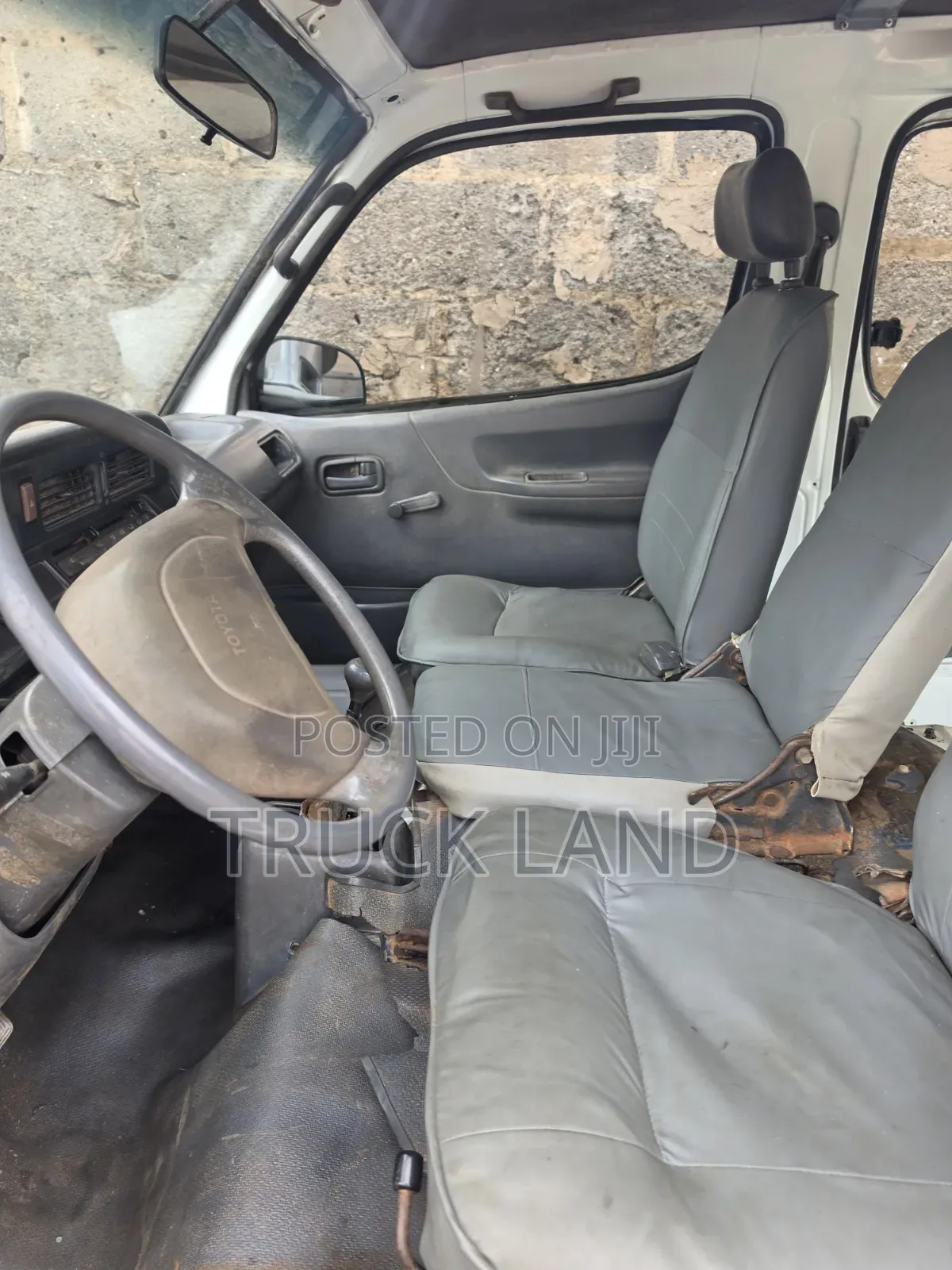 Toyota HiAce 2005 White