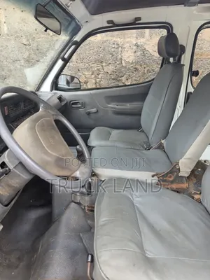Toyota HiAce 2005 White