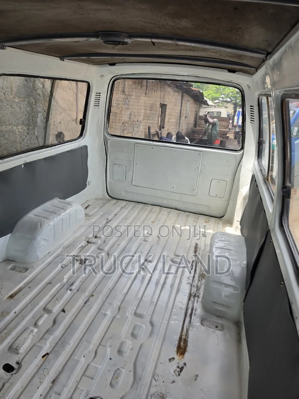 Toyota HiAce 2005 White