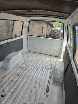 Toyota HiAce 2005 White