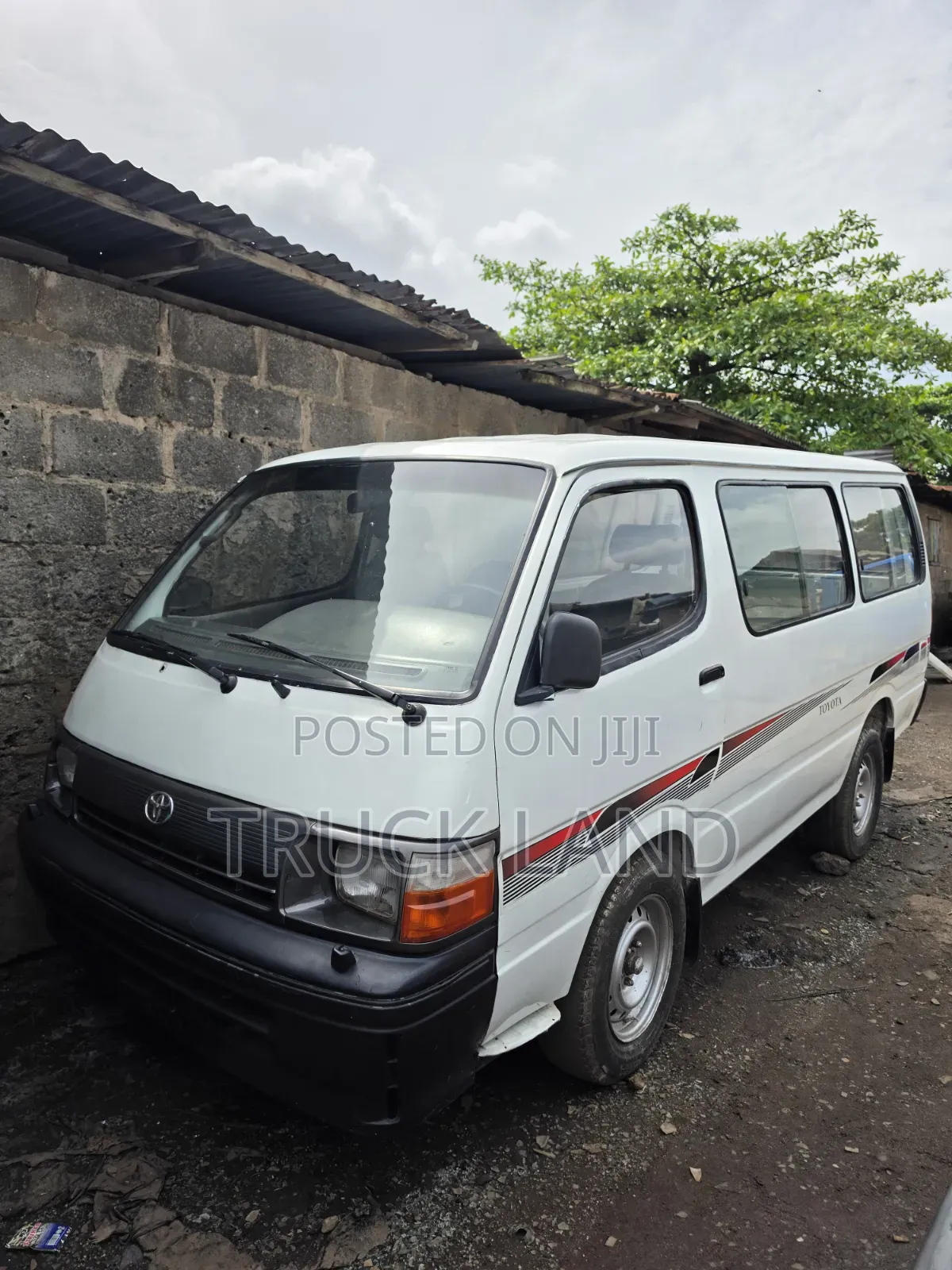 Toyota HiAce 2005 White