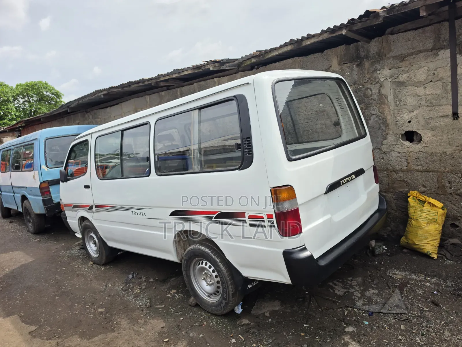 Toyota HiAce 2005 White