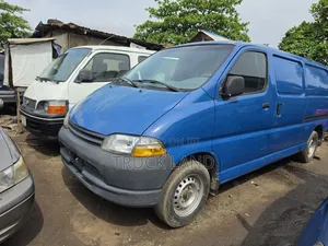 Toyota HiAce 2002 Blue