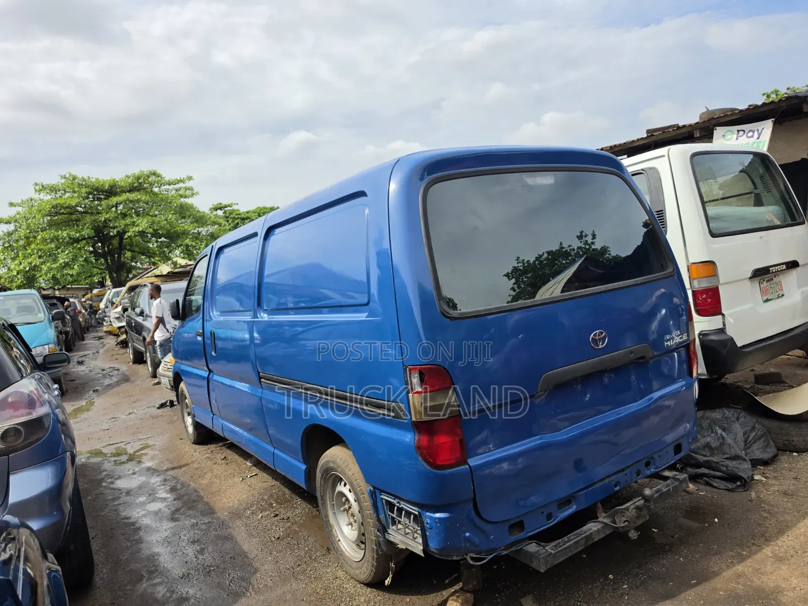 Toyota HiAce 2002 Blue
