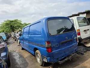 Toyota HiAce 2002 Blue