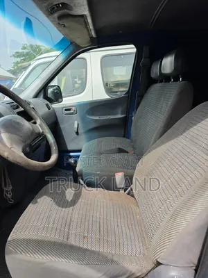 Toyota HiAce 2002 Blue