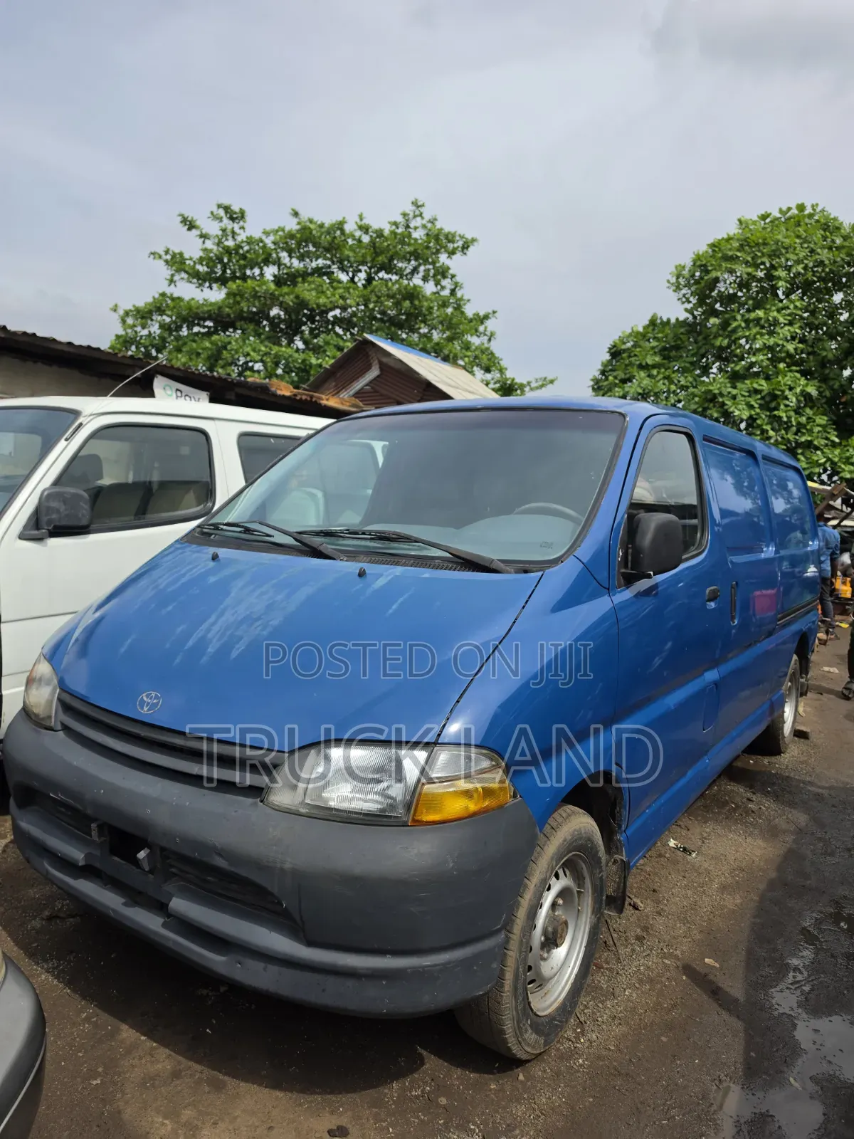 Toyota HiAce 2002 Blue