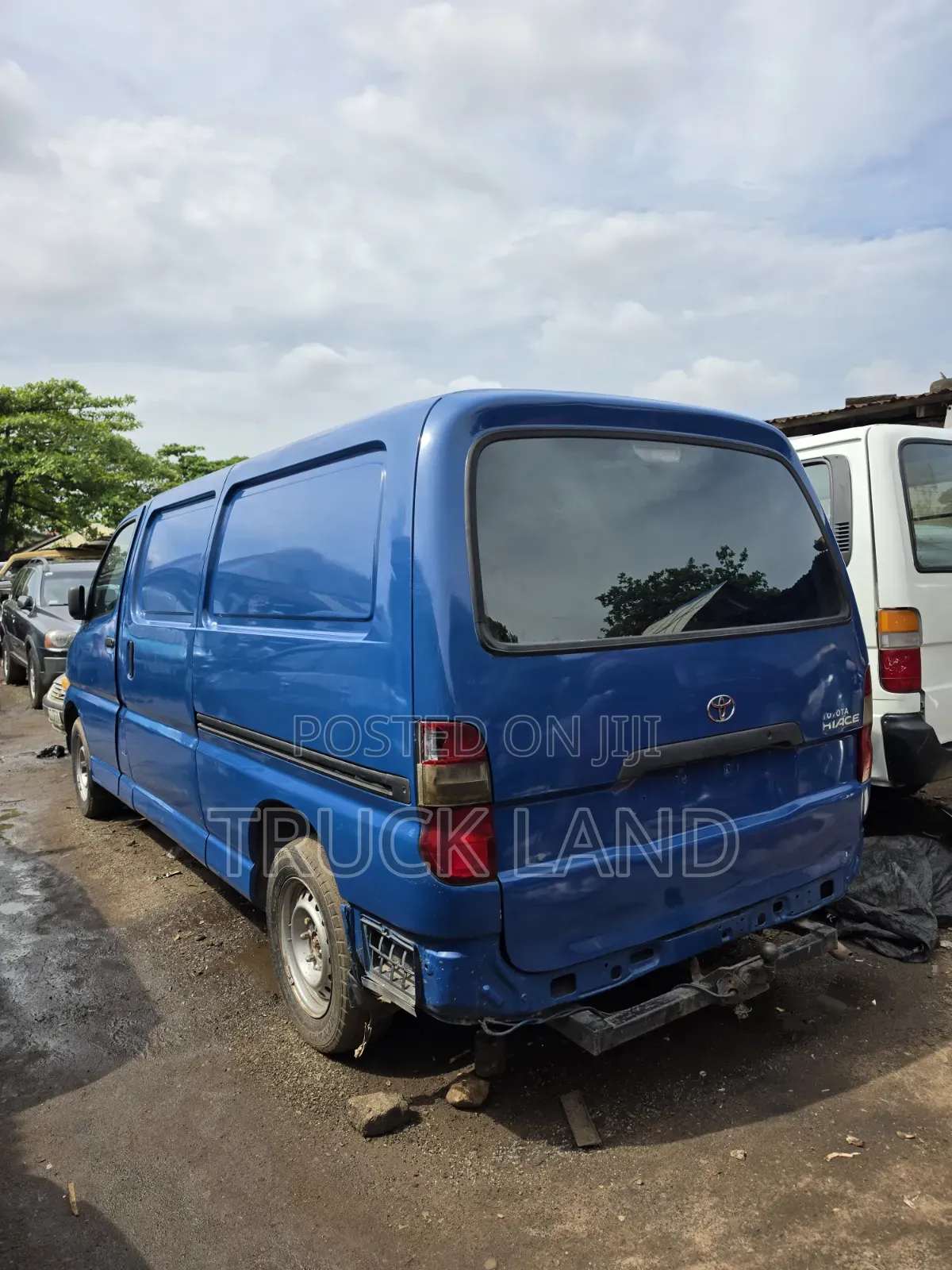 Toyota HiAce 2002 Blue
