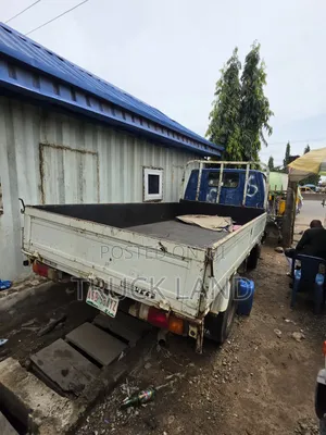 Toyota Dyna 200 Six Wheel Untouch 3Y Engine