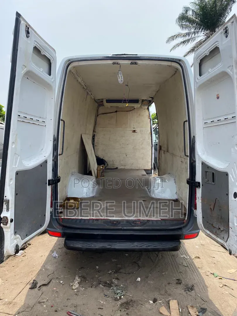 Mercedes-Benz Sprinter 2011 White