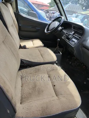 Toyota HiAce 2005 White