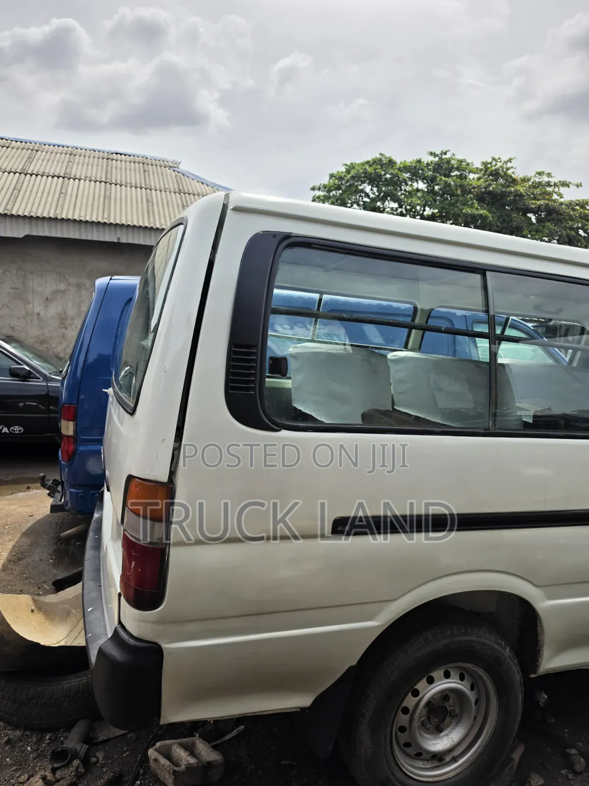 Toyota HiAce 2005 White