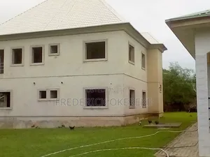 4bdrm Duplex in Karu for sale