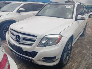 Mercedes-Benz GLK-Class Base GLK 350 4dr AWD 4MATIC (3.5L 6cyl 7A) 2015