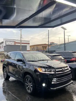 Toyota Highlander XLE 4x2 V6 (3.5L 6cyl 8A) 2017 Black