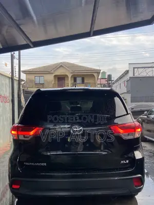 Toyota Highlander XLE 4x2 V6 (3.5L 6cyl 8A) 2017 Black