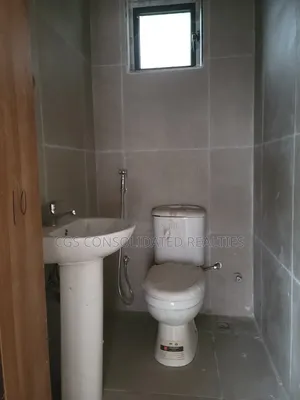 4bdrm Townhouse / Terrace in Asante Sana By, Galadimawa for rent