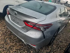 Toyota Camry SE 2023 Silver